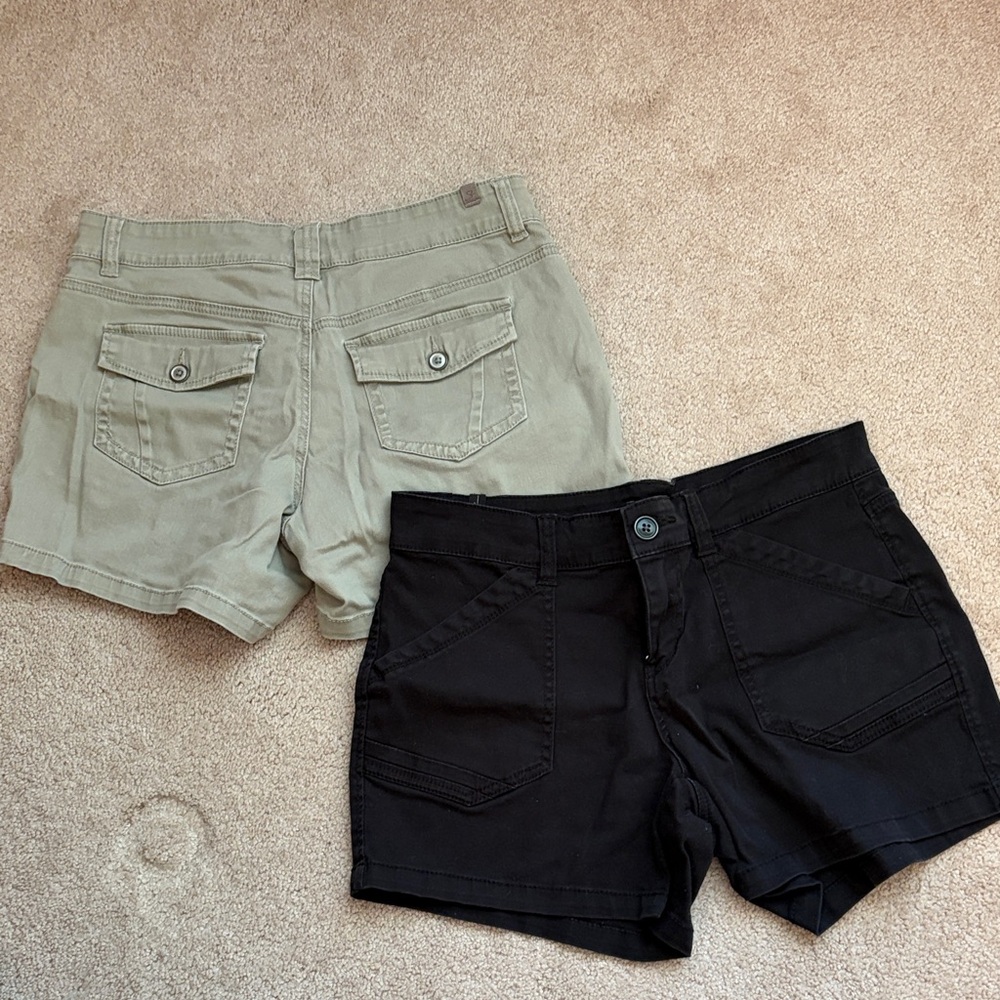 Women’s Casual Utility Shorts in Black and Tan